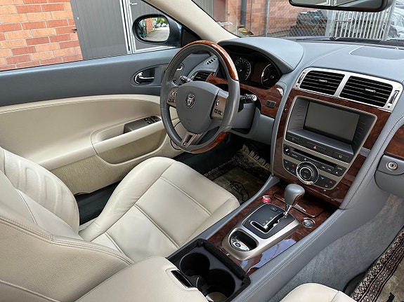 Jaguar XK 9 of 22