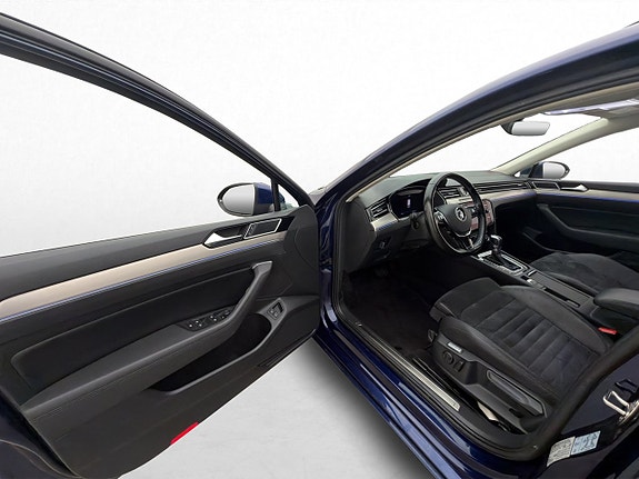 Volkswagen Passat 11 of 30
