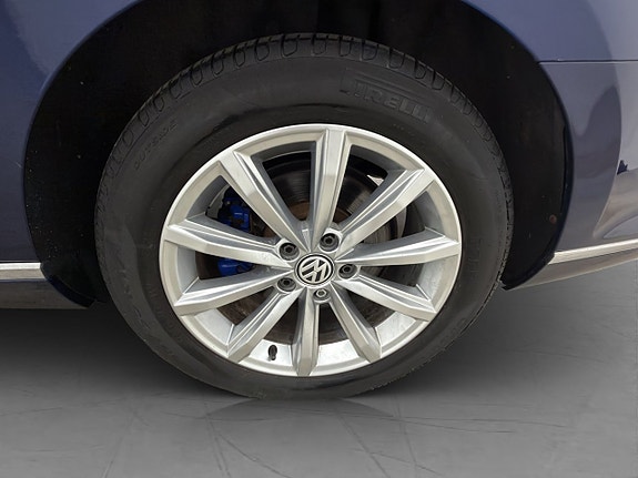 Volkswagen Passat 30 of 30