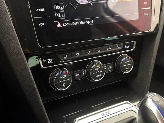 Volkswagen Passat 23 of 30