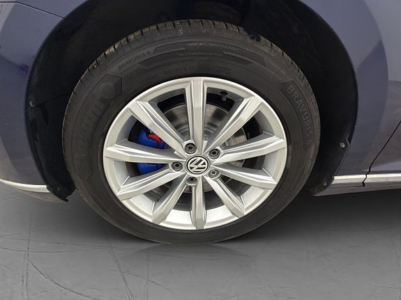 Volkswagen Passat 29 of 30