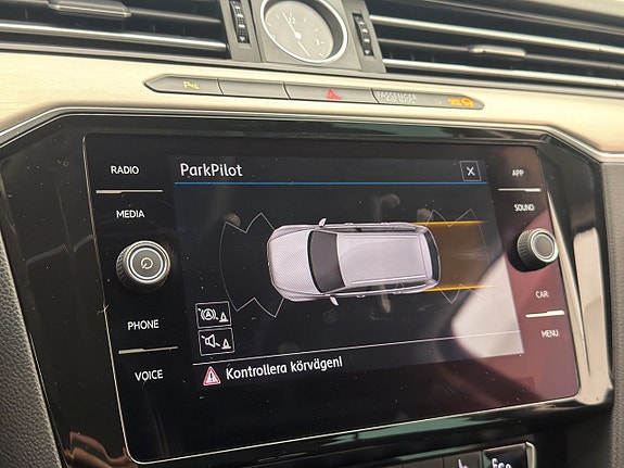 Volkswagen Passat 22 of 30