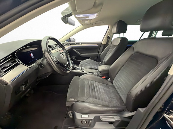 Volkswagen Passat 12 of 30