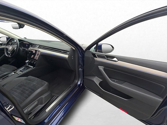 Volkswagen Passat 16 of 30