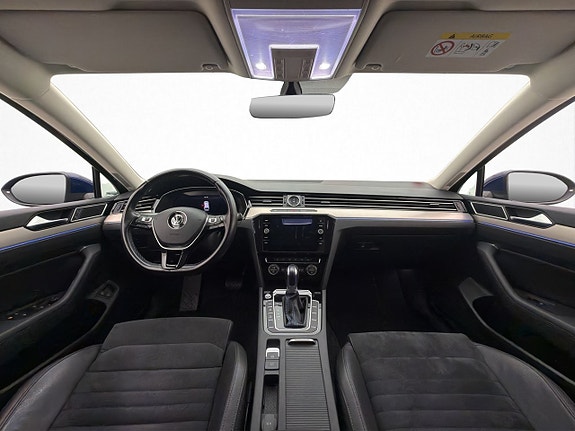 Volkswagen Passat 13 of 30