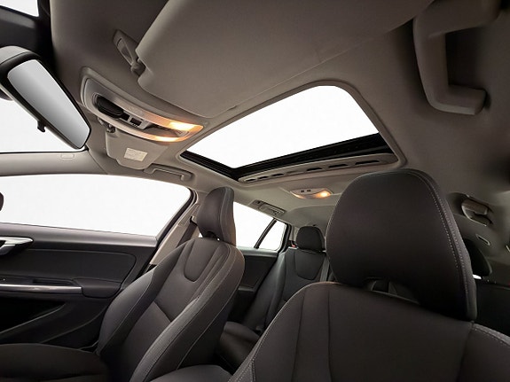 Volvo V60 10 of 30