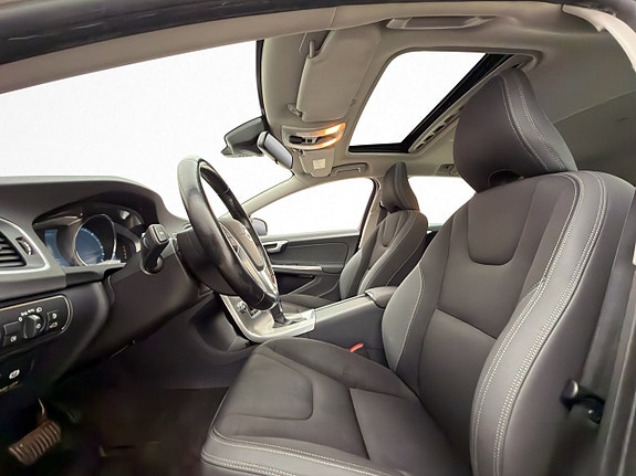 Volvo V60 9 of 30
