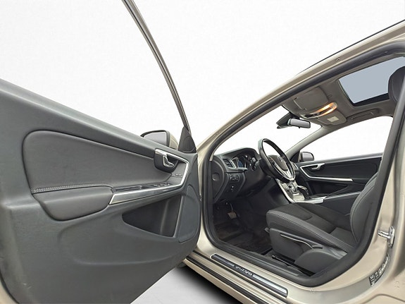 Volvo V60 8 of 30