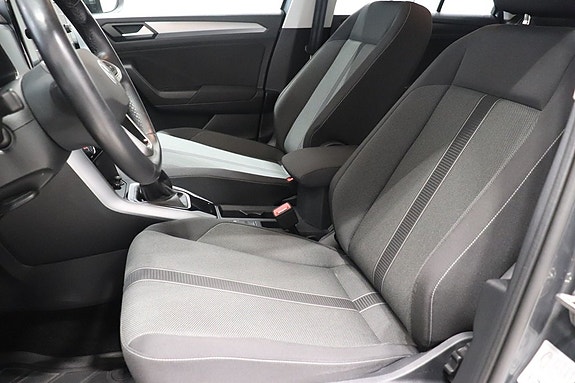 Volkswagen T-Roc 7 of 10