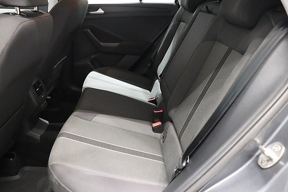 Volkswagen T-Roc 8 of 10