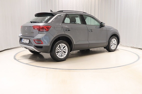 Volkswagen T-Roc 4 of 10