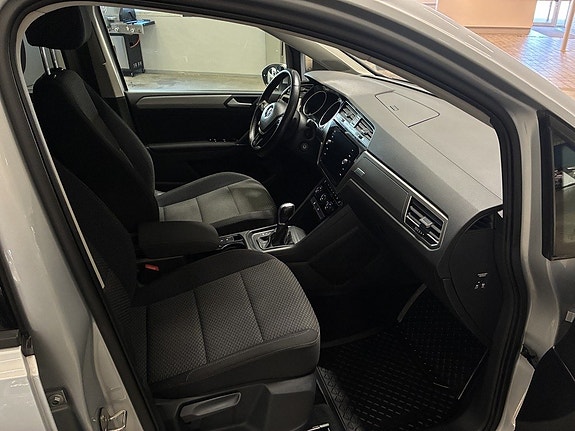 Volkswagen Touran 11 of 19