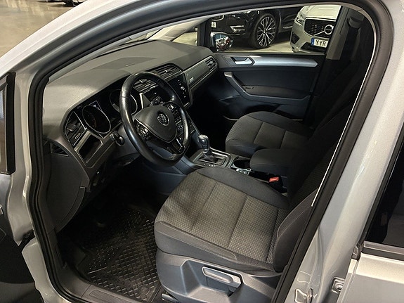 Volkswagen Touran 10 of 19