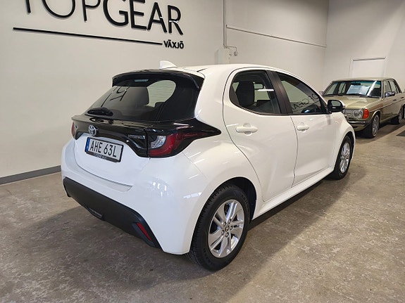 Toyota Yaris 6 of 18