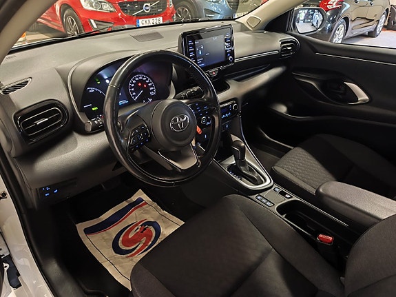 Toyota Yaris 8 of 18