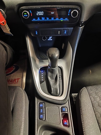 Toyota Yaris 15 of 18