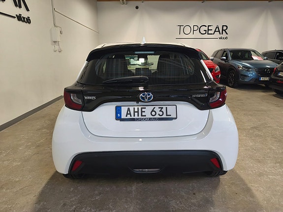 Toyota Yaris 5 of 18