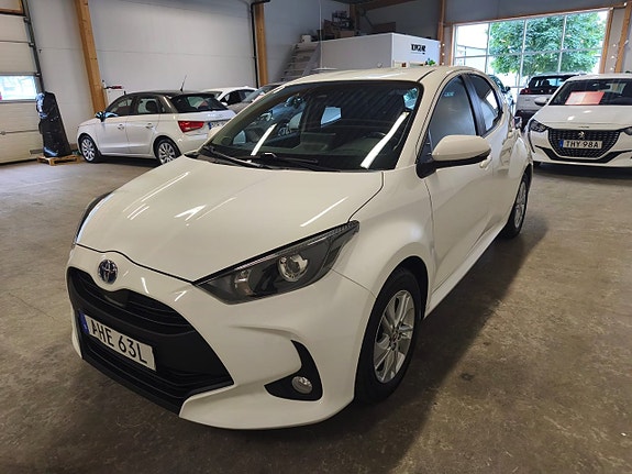 Toyota Yaris 3 of 18
