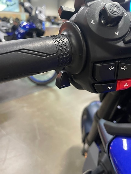 Yamaha MT-09 Y-AMT DEMO TAIL TIDY FLY SCREEN TANK PADS 4 of 5