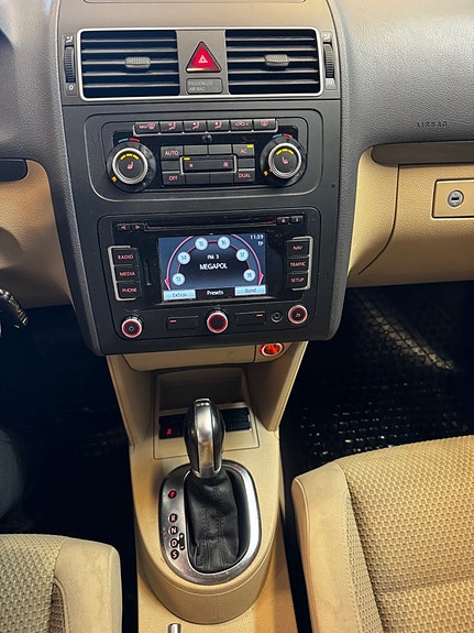 Volkswagen Touran 10 of 12