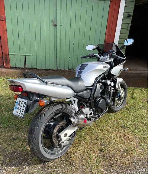 Yamaha FZS600 Fazer 3 of 7