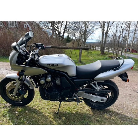 Yamaha FZS600 Fazer 4 of 7