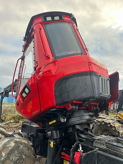 Komatsu 901 2 of 6