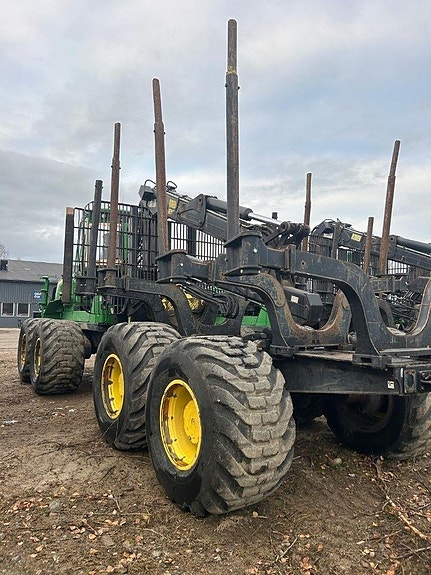 John Deere 1910 3 of 5