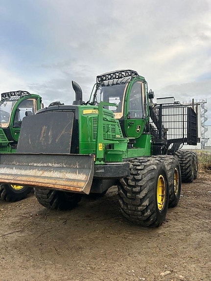 John Deere 1910 2 of 5