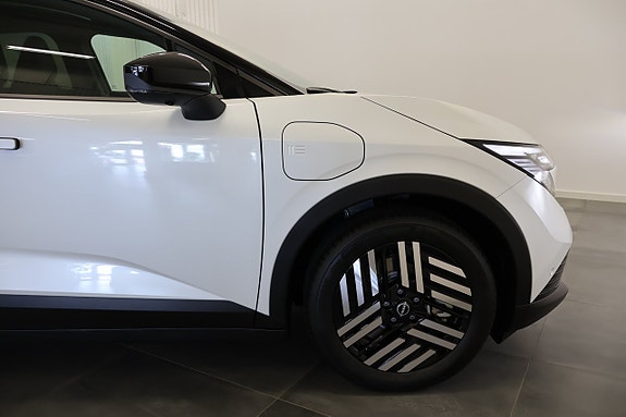 Nissan Leaf 8 of 24
