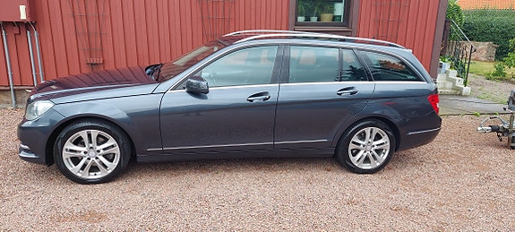 Mercedes-Benz C220 2 of 5