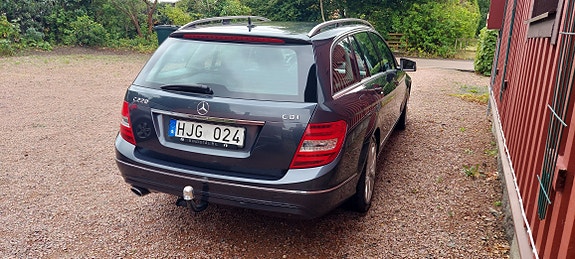Mercedes-Benz C220 3 of 5