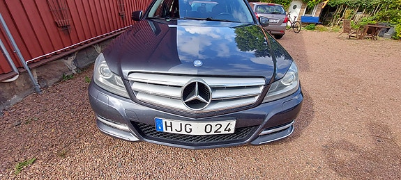 Mercedes-Benz C220 8 of 9