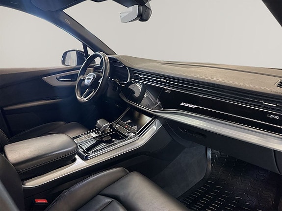 Audi Q7 9 of 12