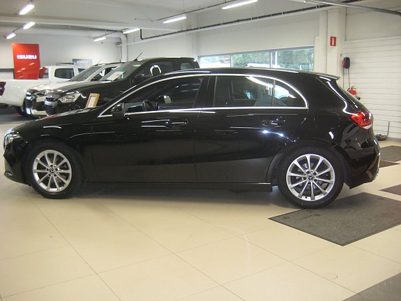 Mercedes-Benz A180 2 of 19