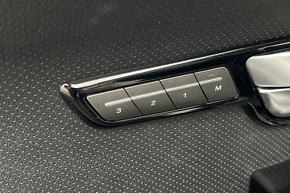 Land Rover Range Rover Evoque 14 of 30