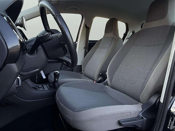Volkswagen UP! 13 of 30
