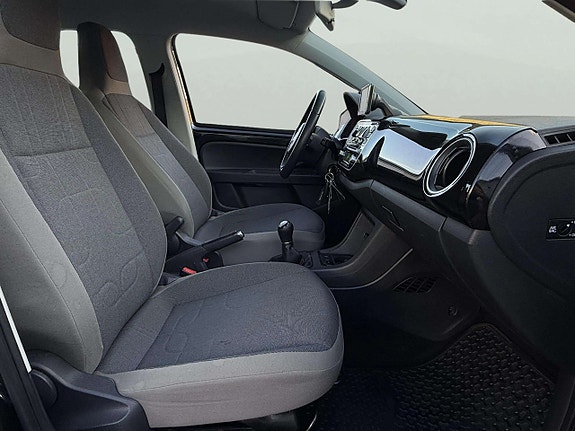 Volkswagen UP! 15 of 30