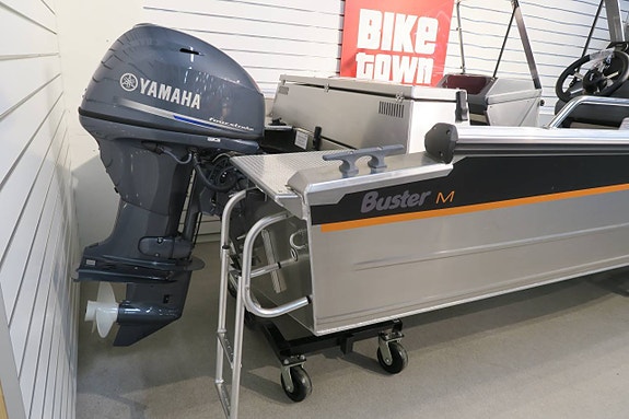 Buster M2 med Yamaha F40 Utförsäljning av visnings ex! 5 of 5