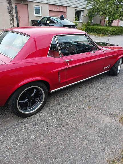 Ford Mustang 3 of 5