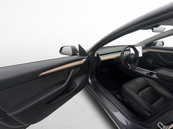 Tesla Model 3 11 of 30