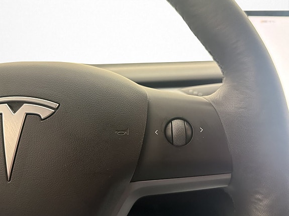 Tesla Model 3 28 of 30