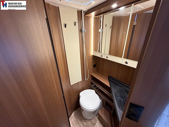 LMC I730G Explorer Comfort Line, Långbädd, Tak-säng, 3871 mil, Automat, 20 of 21