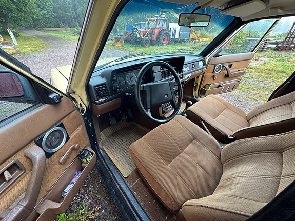 Volvo 240 5 of 7