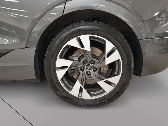 Audi Q8 e-tron 10 of 19