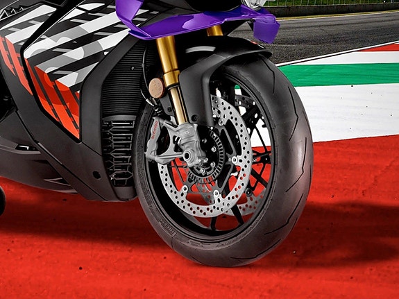 Aprilia RSV4 Factory 4 of 7