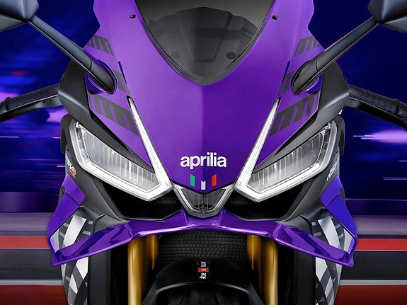 Aprilia RSV4 Factory 3 of 7