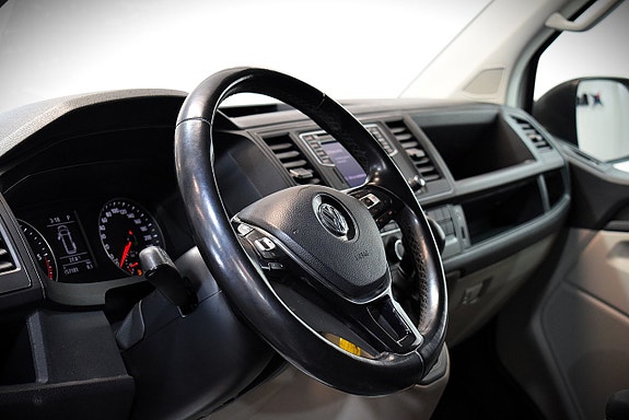 Volkswagen Transporter 12 of 19