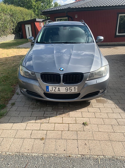 BMW 320d 2 of 5