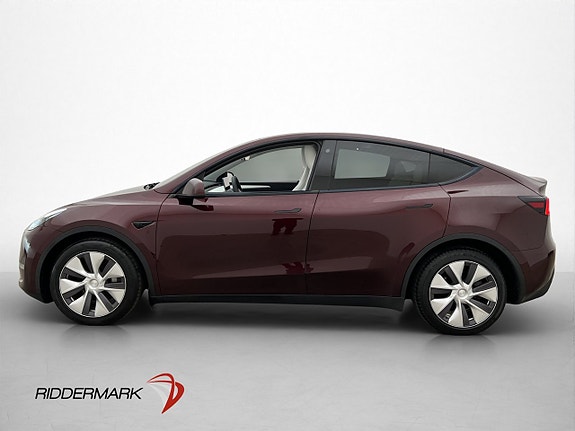 Tesla Model Y 8 of 30